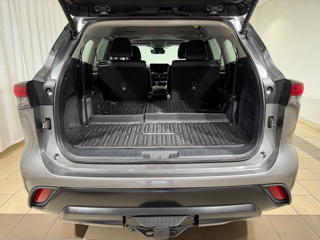 Certified 2025 Toyota Highlander XLE AWD/4WD image 12