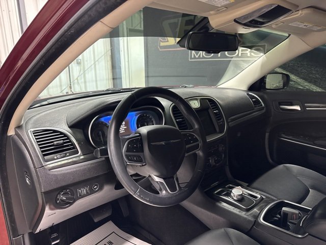 Used 2019 Chrysler 300 Touring w/ Sport Appearance Package image 6