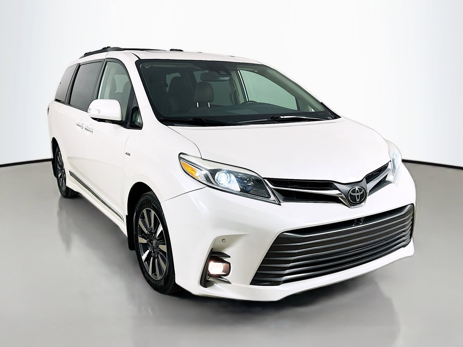 Used 2019 Toyota Sienna Limited Premium AWD/4WD image 3