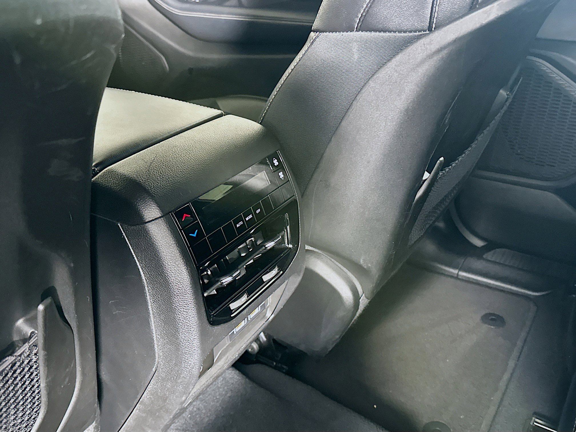 Used 2023 Jeep Grand Cherokee L Laredo RWD image 26