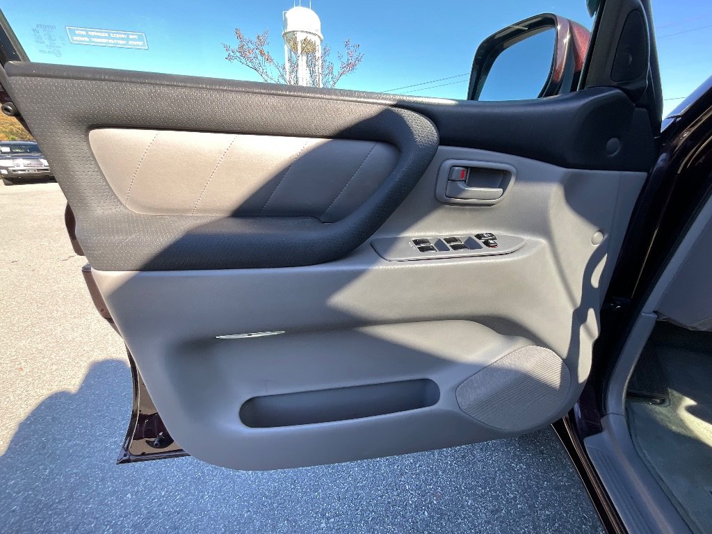 Used 2006 Toyota Land Cruiser image 11