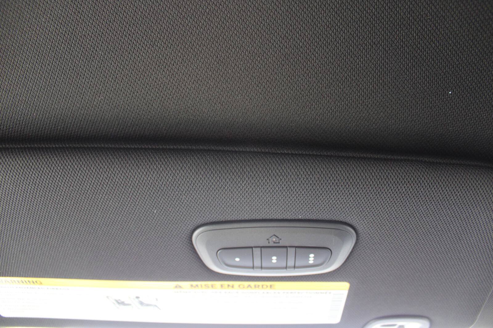 New 2026 Chrysler Pacifica Select FWD image 17