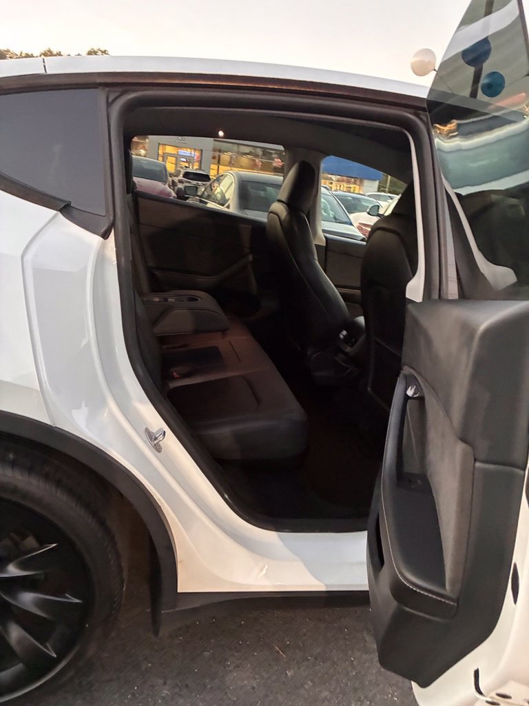 Used 2023 Tesla Model Y Long Range AWD/4WD image 23