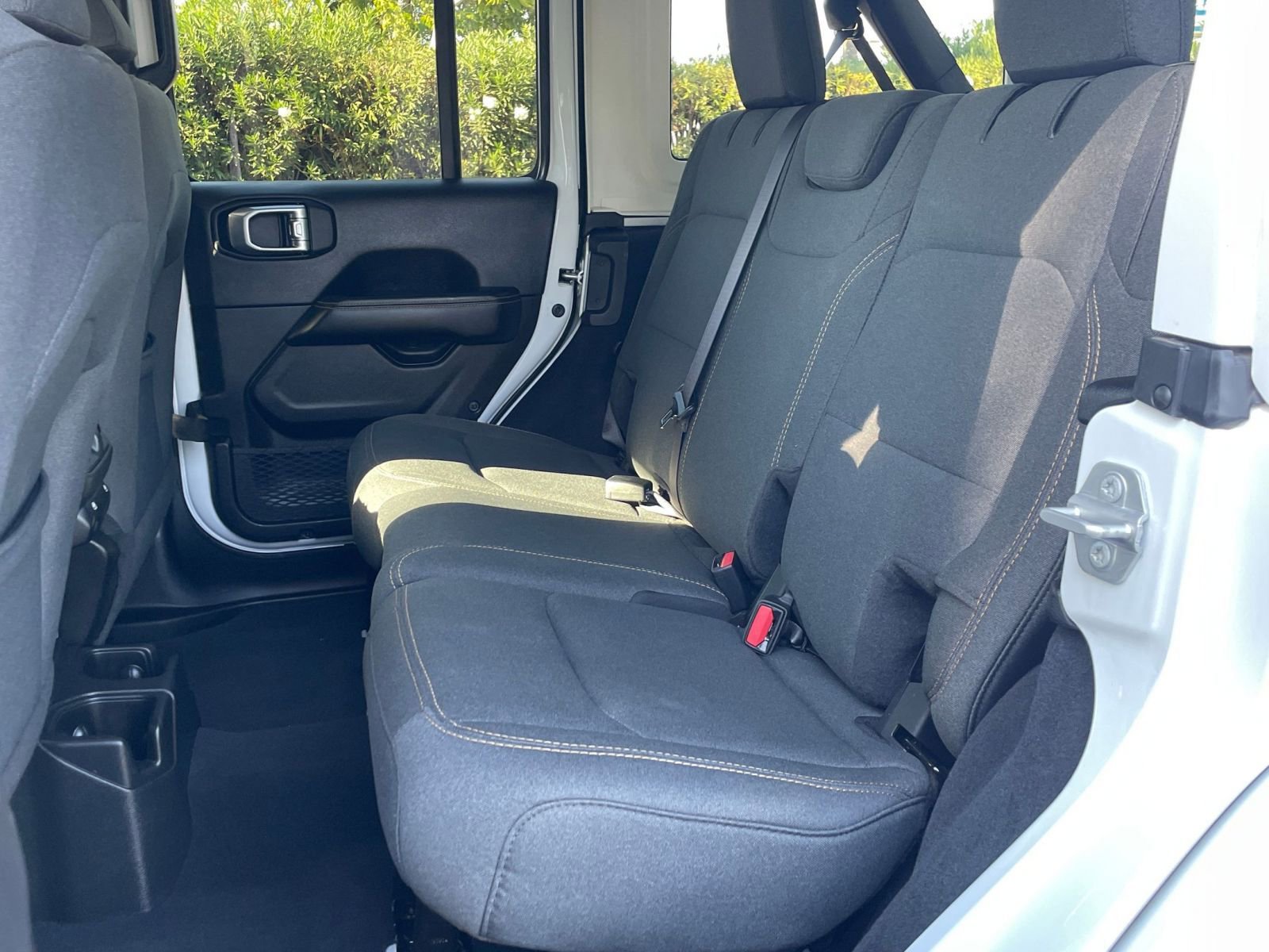 Used 2025 Jeep Wrangler Sahara image 24