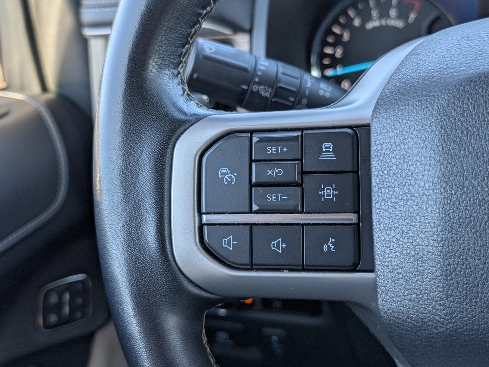 Used 2023 Ford Expedition Limited image 25