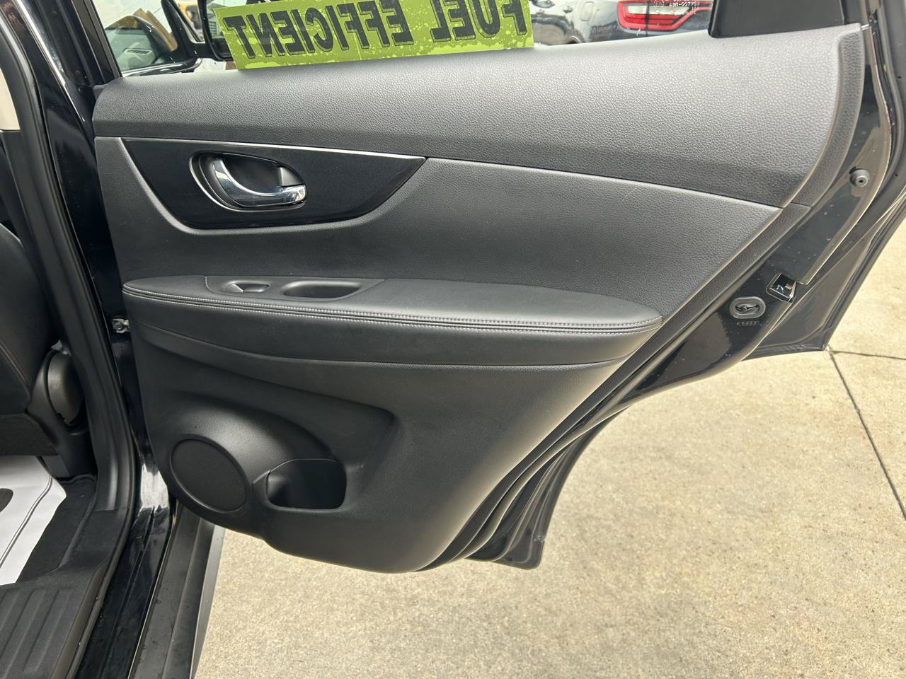 Used 2017 Nissan Rogue SV AWD/4WD image 15