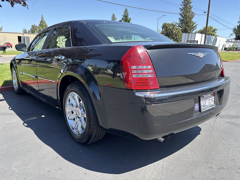 Used 2006 Chrysler 300 C RWD image 9