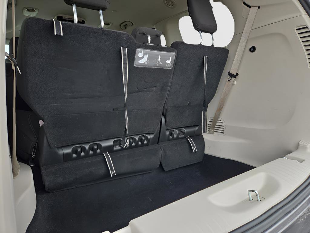 Used 2021 Chrysler Pacifica Touring image 29