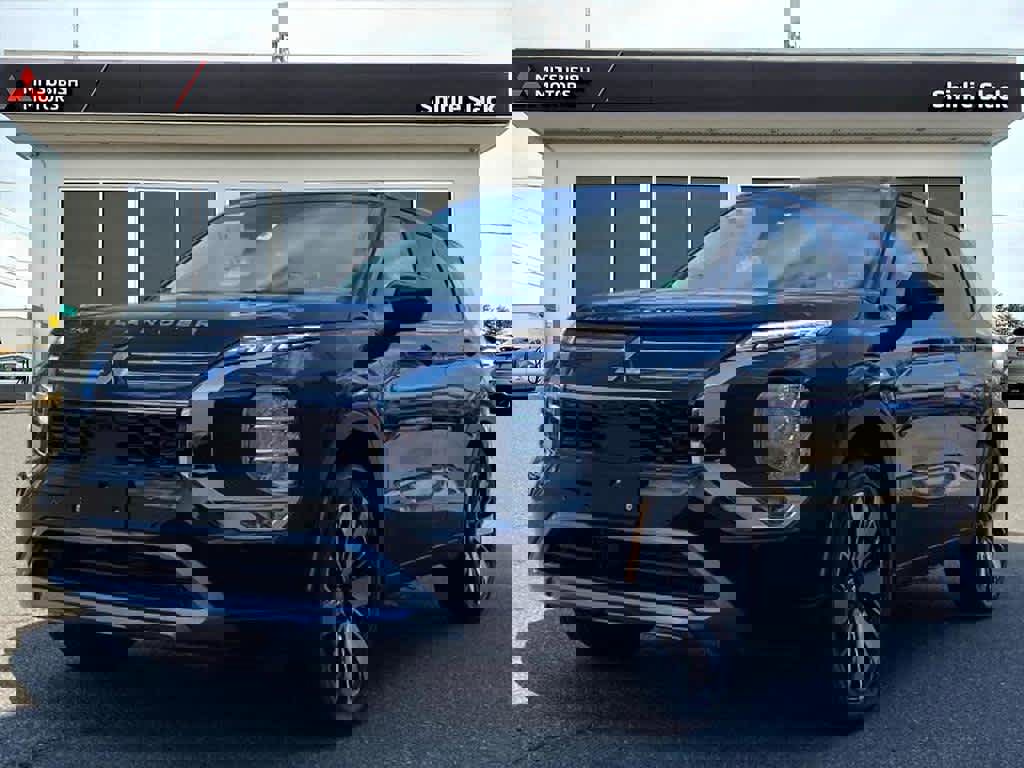 New 2025 Mitsubishi Outlander SE