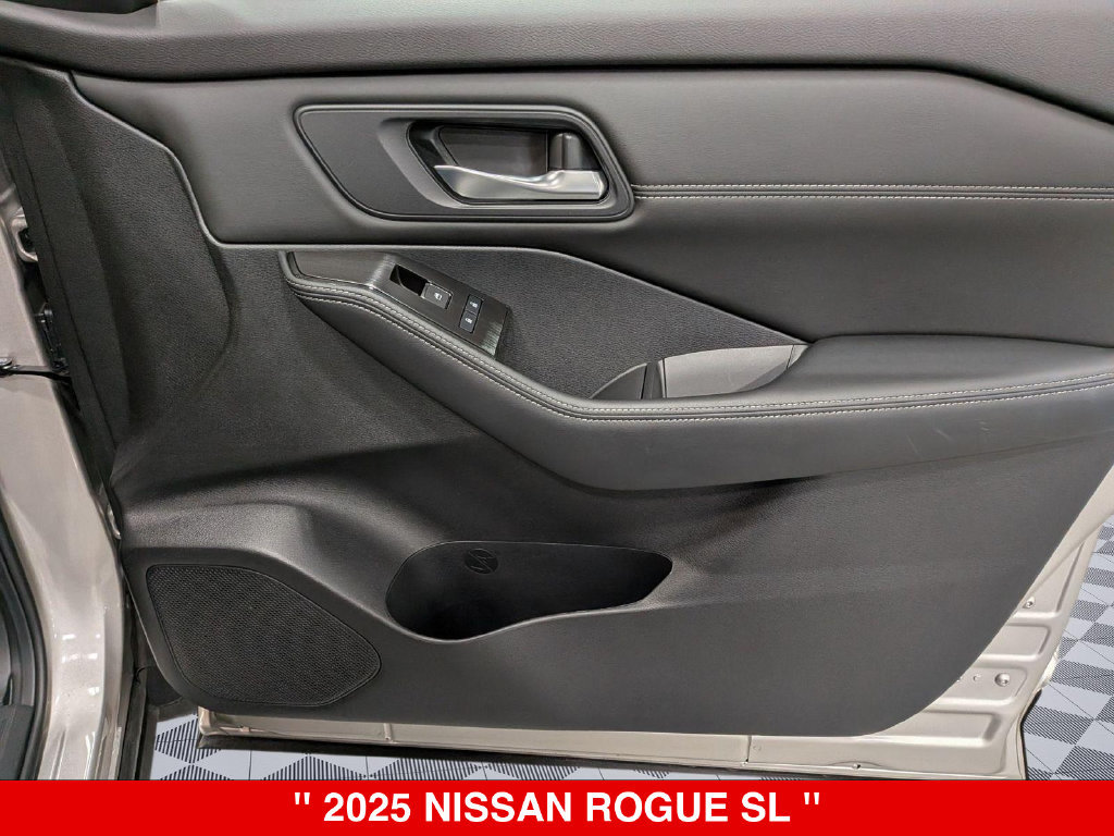 Certified 2025 Nissan Rogue SL w/ SL Premium Package AWD/4WD image 38