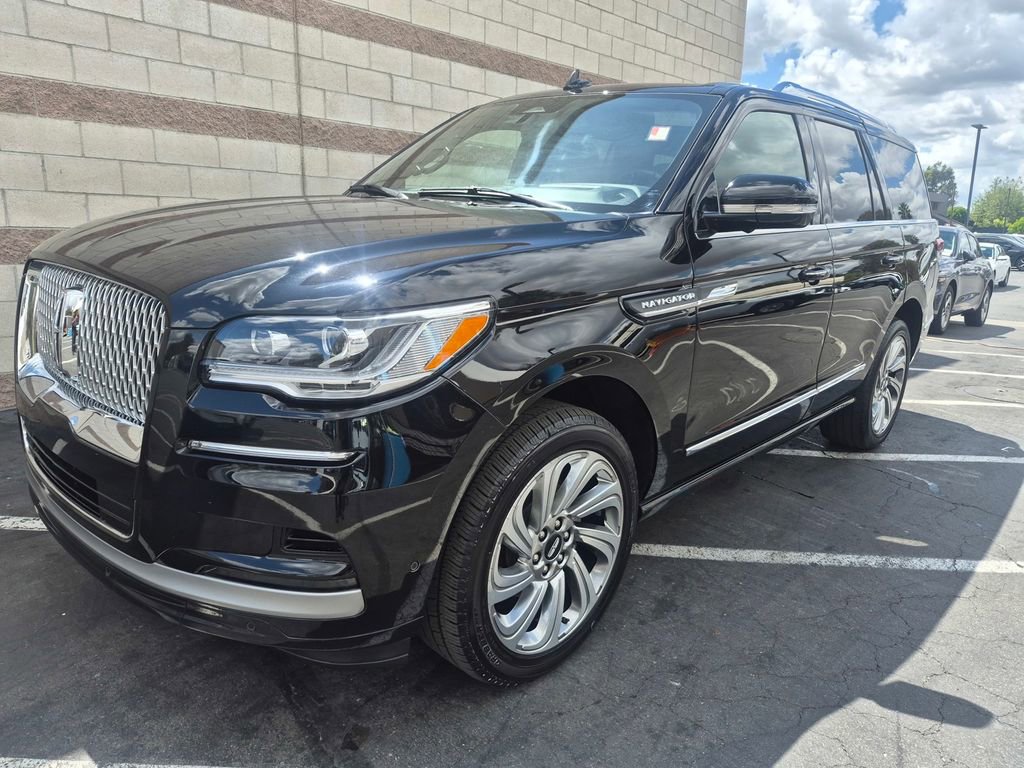Used 2024 Lincoln Navigator Reserve image 8