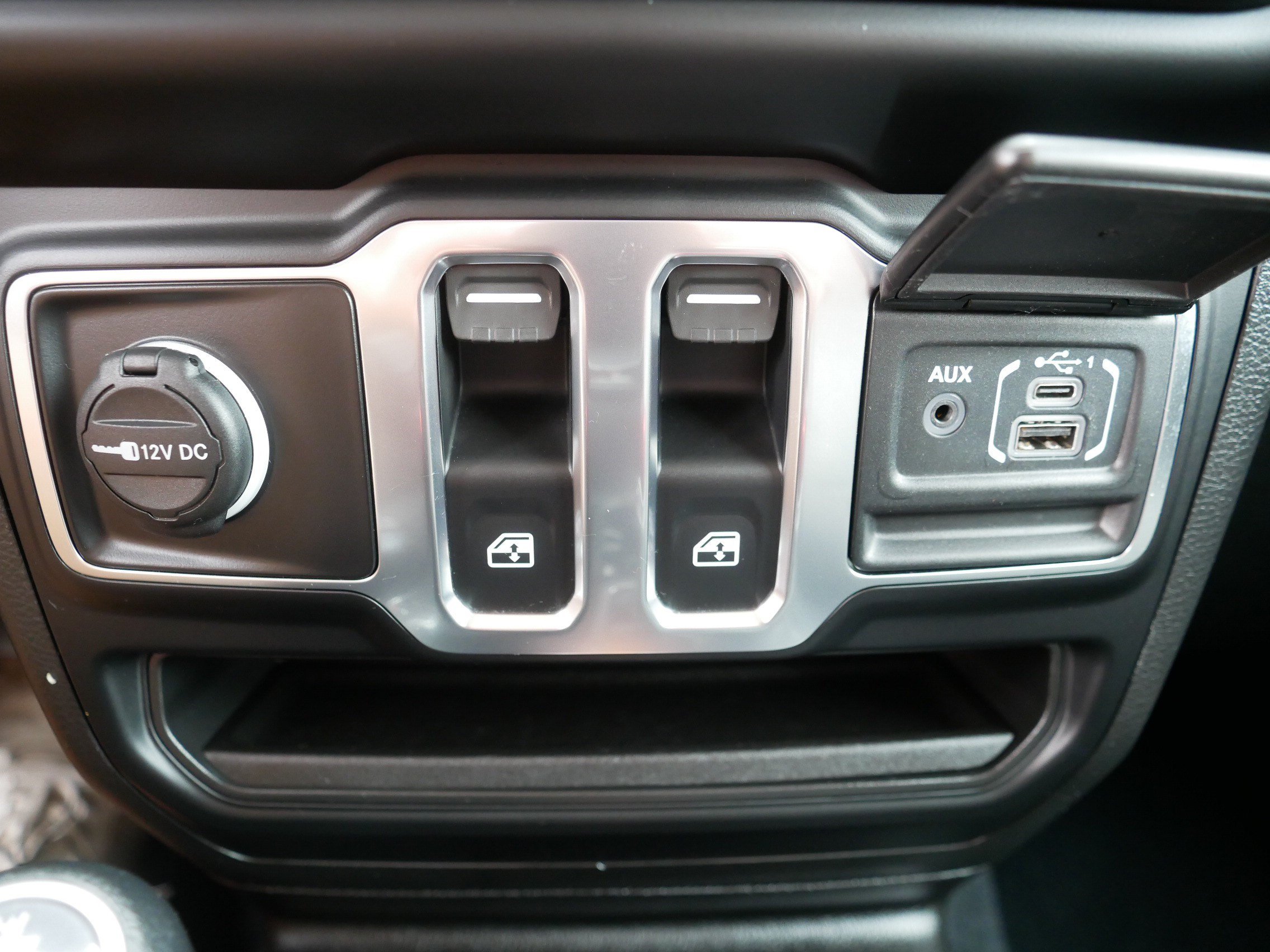 Used 2023 Jeep Wrangler Sport AWD/4WD image 31