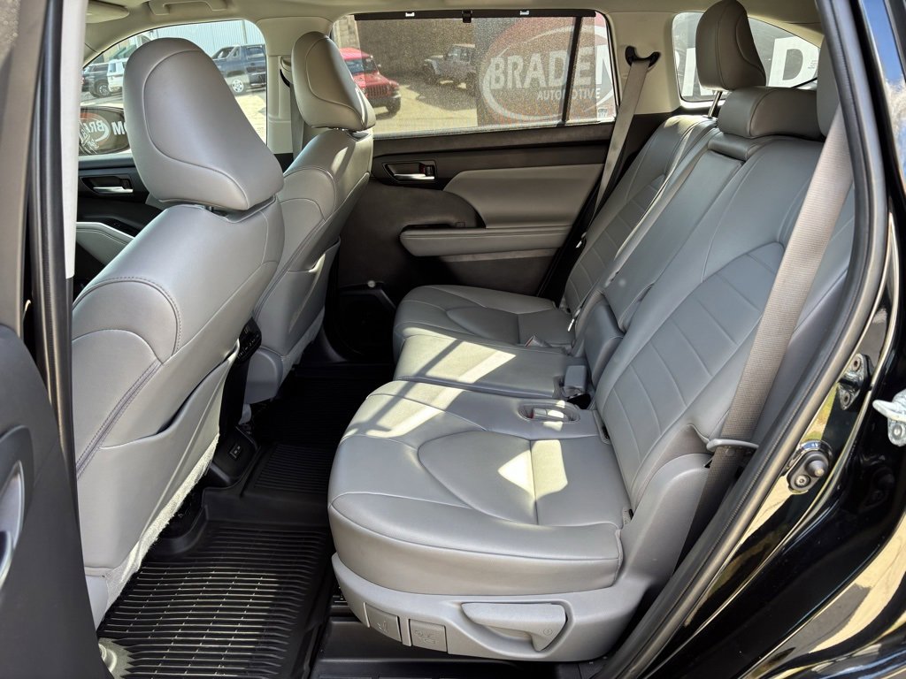 Used 2022 Toyota Highlander XLE image 26