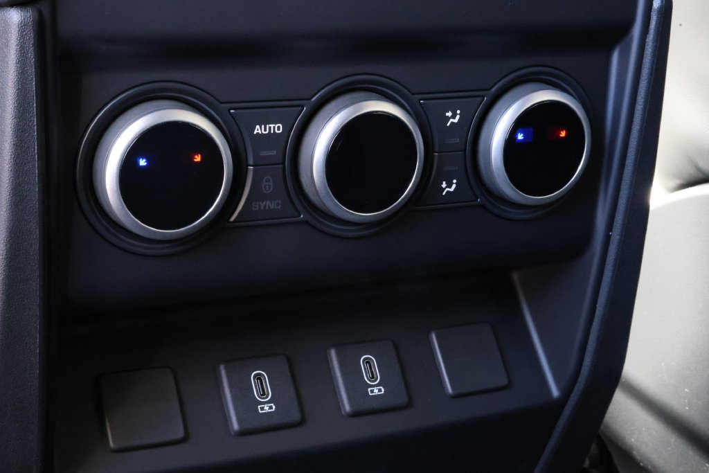 New 2026 Land Rover Defender 110 X-Dynamic SE AWD/4WD image 33