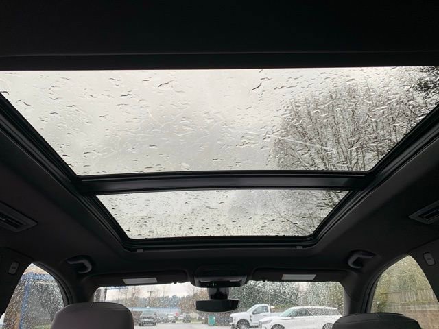 Used 2025 Cadillac XT6 Premium Luxury w/ Technology Package image 13