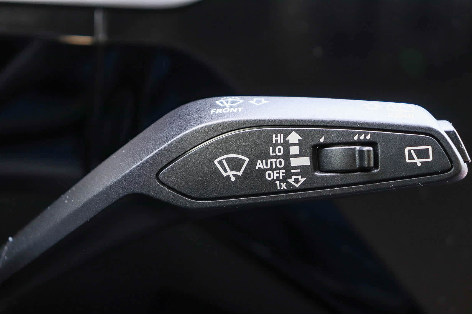 Used 2024 Audi Q8 e-tron Premium image 33