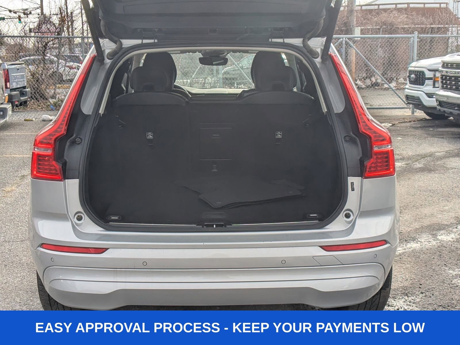 Used 2023 Volvo XC60 B5 Core image 6