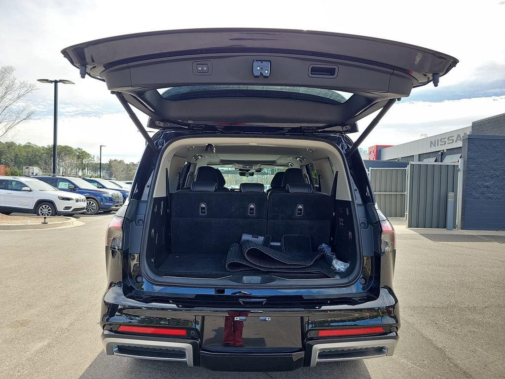 Used 2025 INFINITI QX80 Sensory image 17