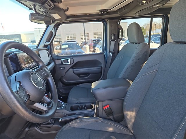 Used 2025 Jeep Gladiator Sport image 24