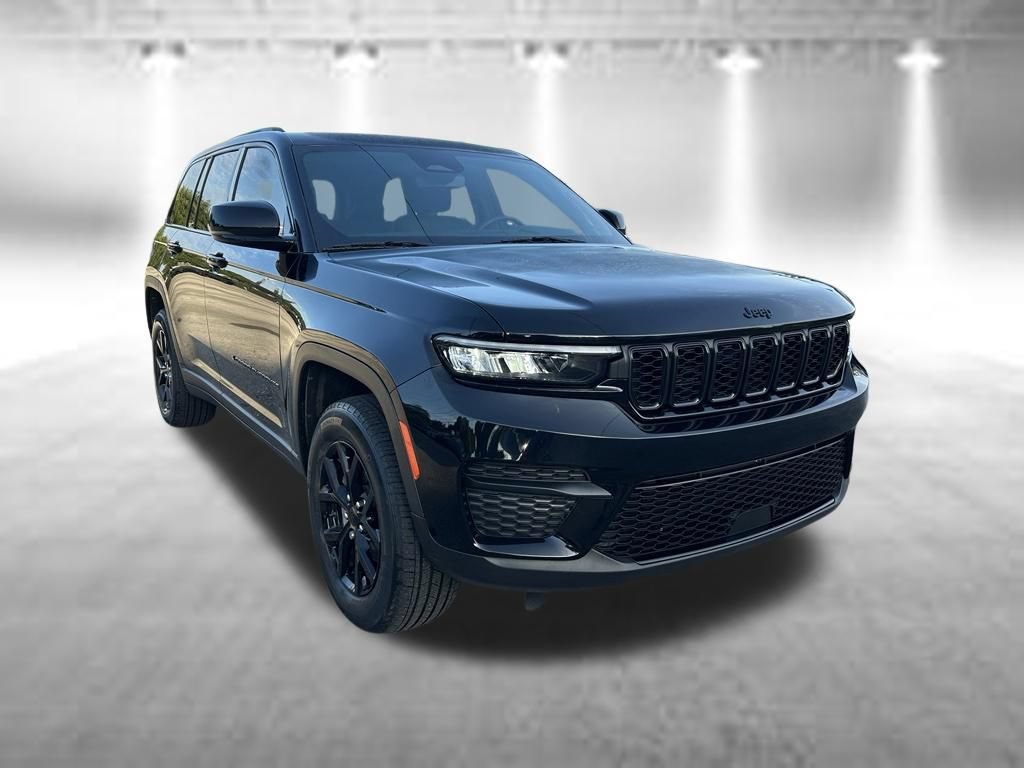 Used 2024 Jeep Grand Cherokee Altitude AWD/4WD image 2