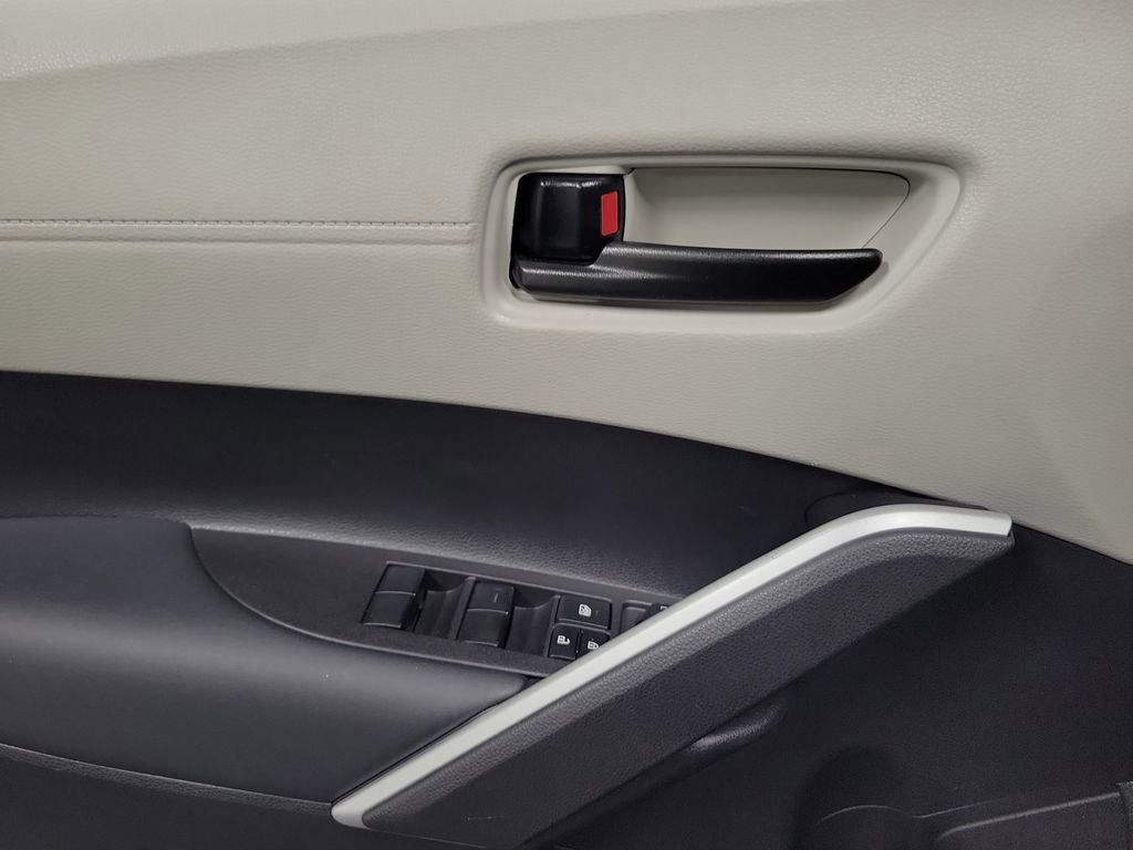 Used 2025 Toyota Corolla Cross L image 20