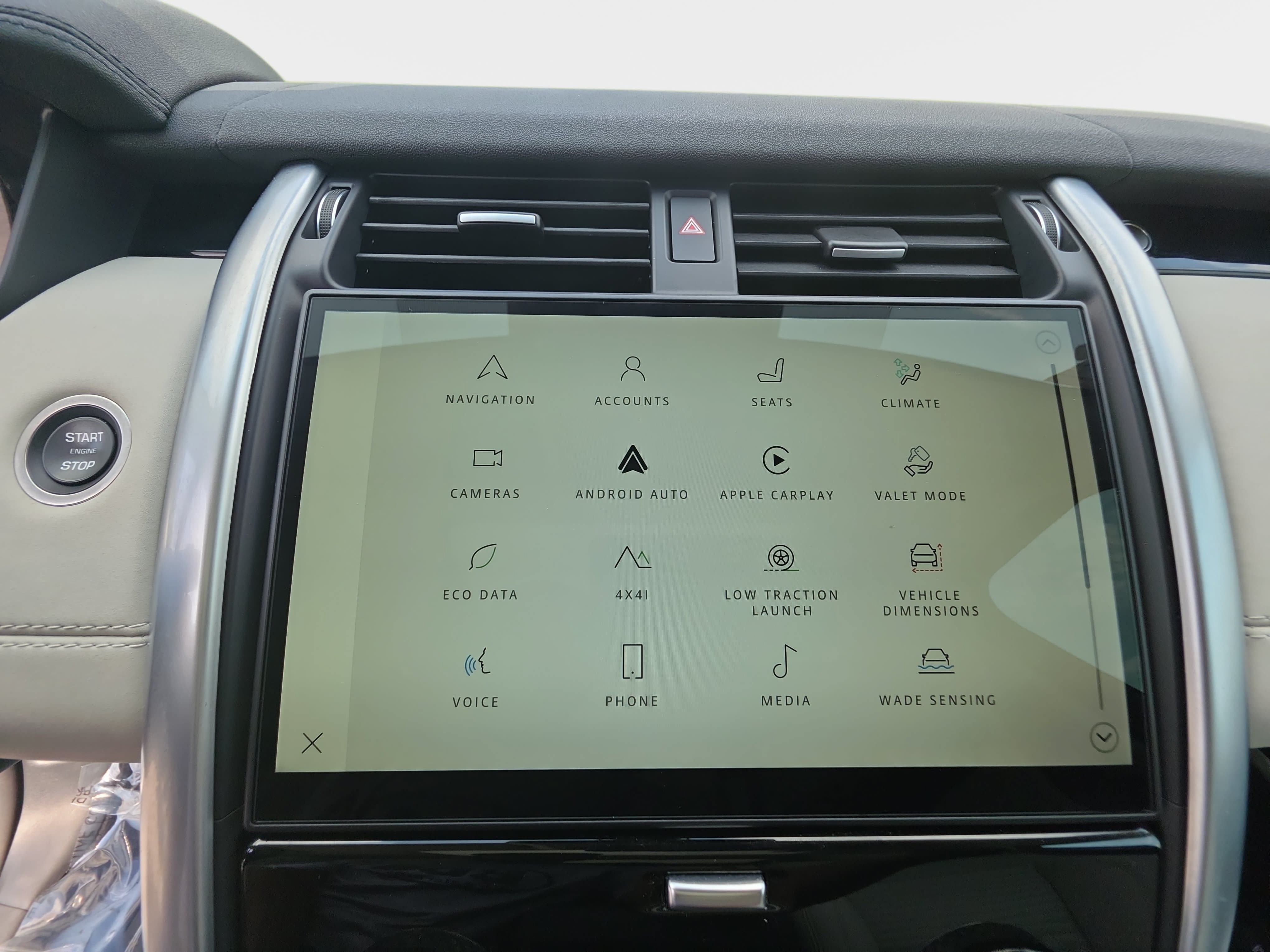 Certified 2025 Land Rover Discovery S AWD/4WD image 24