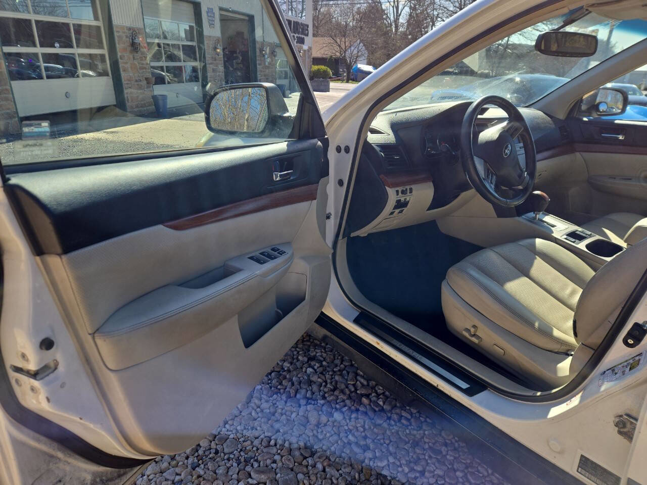 Used 2013 Subaru Outback 2.5i Limited AWD/4WD image 15