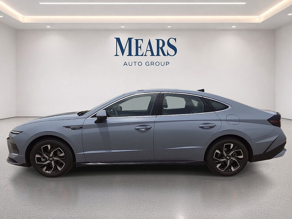 Used 2025 Hyundai Sonata SEL FWD image 2