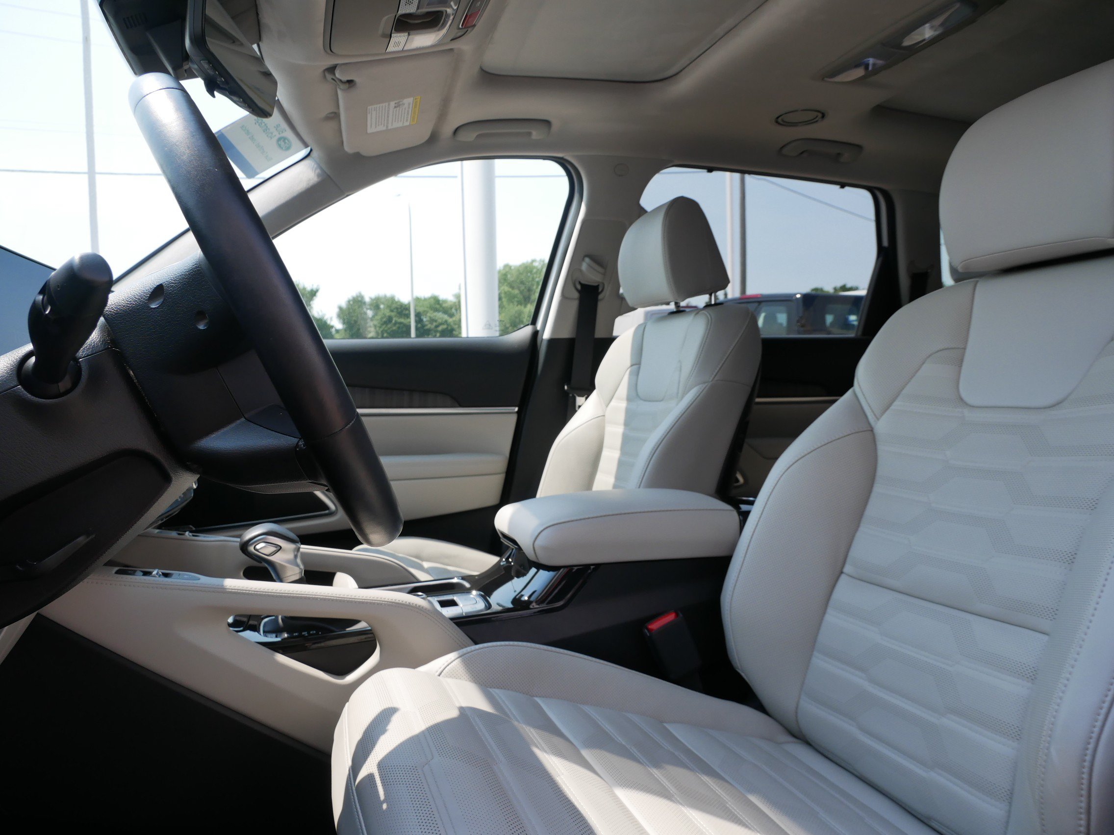 Used 2024 Kia Telluride SX Prestige w/ Towing Package AWD/4WD image 6