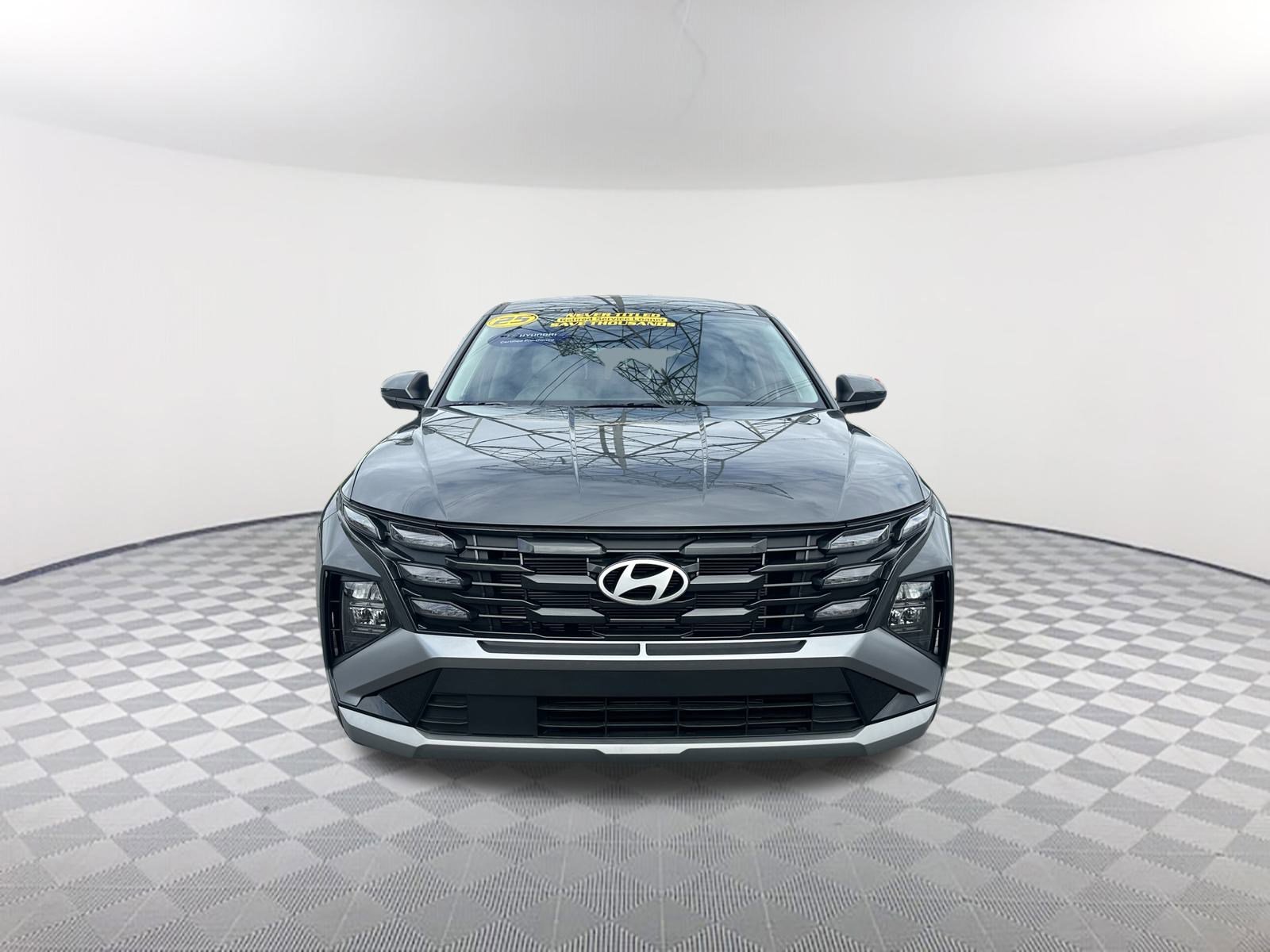 Used 2025 Hyundai Tucson SE image 2