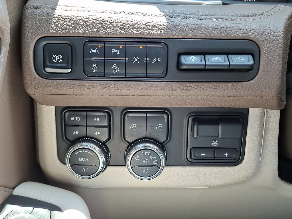 Used 2021 GMC Yukon Denali w/ Denali Ultimate Package AWD/4WD image 29