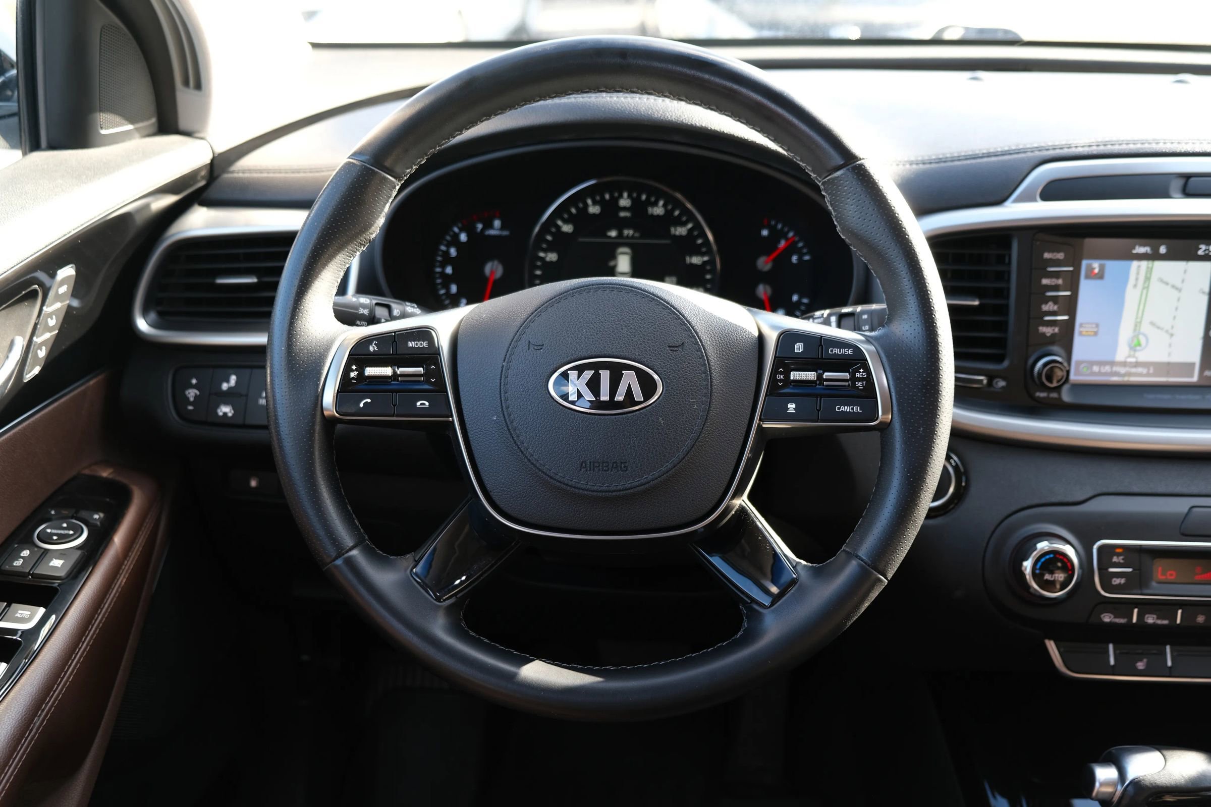 Used 2019 Kia Sorento SX image 28