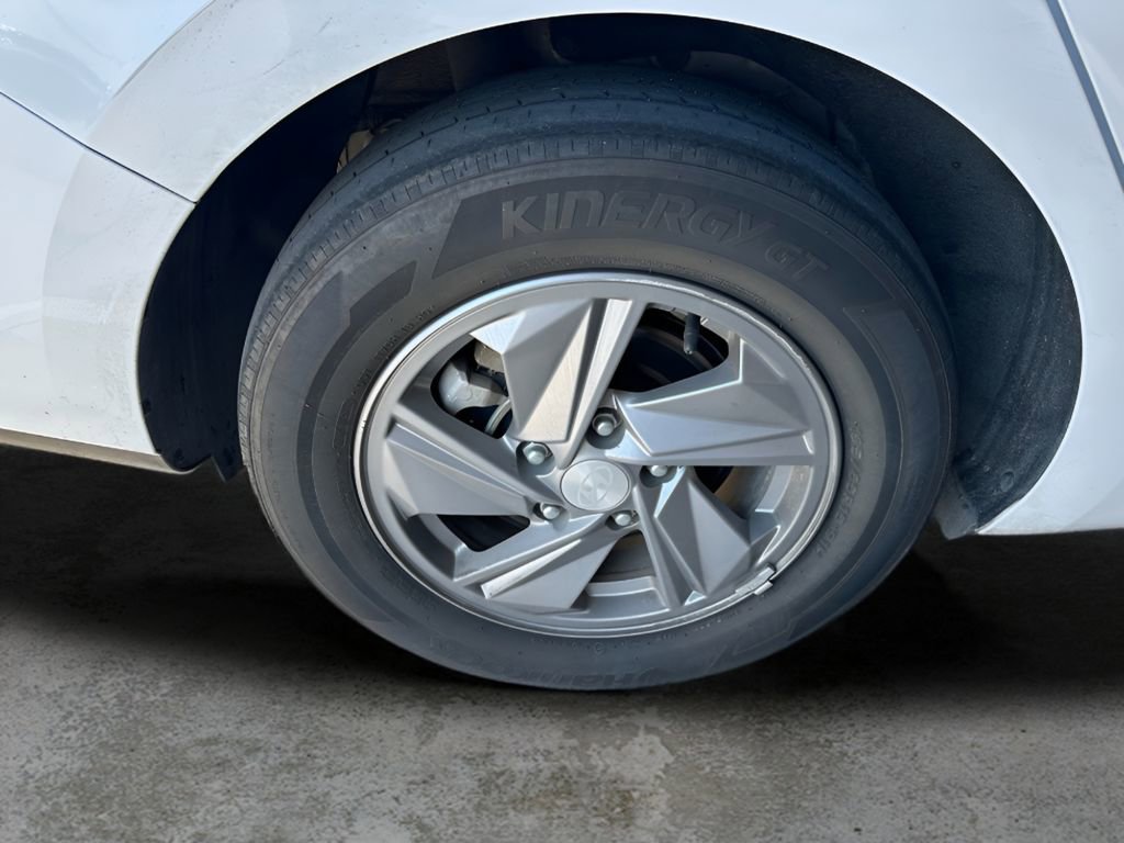 Used 2025 Hyundai Elantra SE FWD image 29