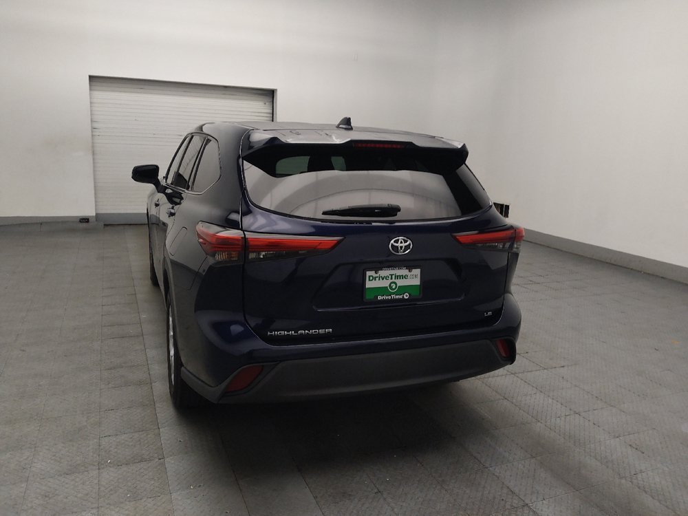 Used 2021 Toyota Highlander LE FWD image 6