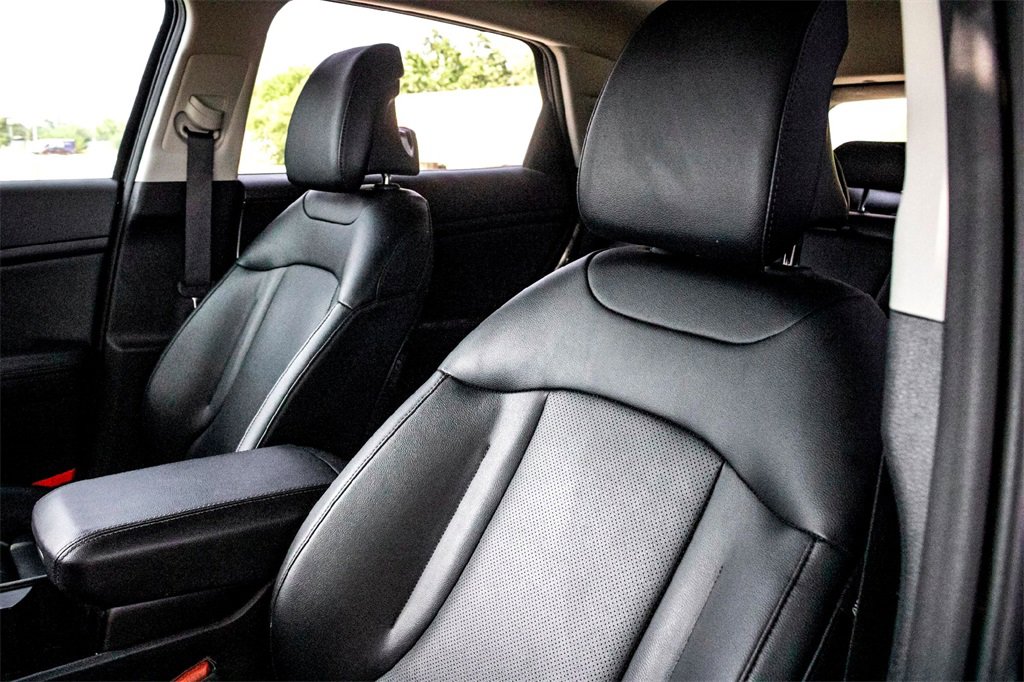 Used 2025 Kia Sportage EX image 13