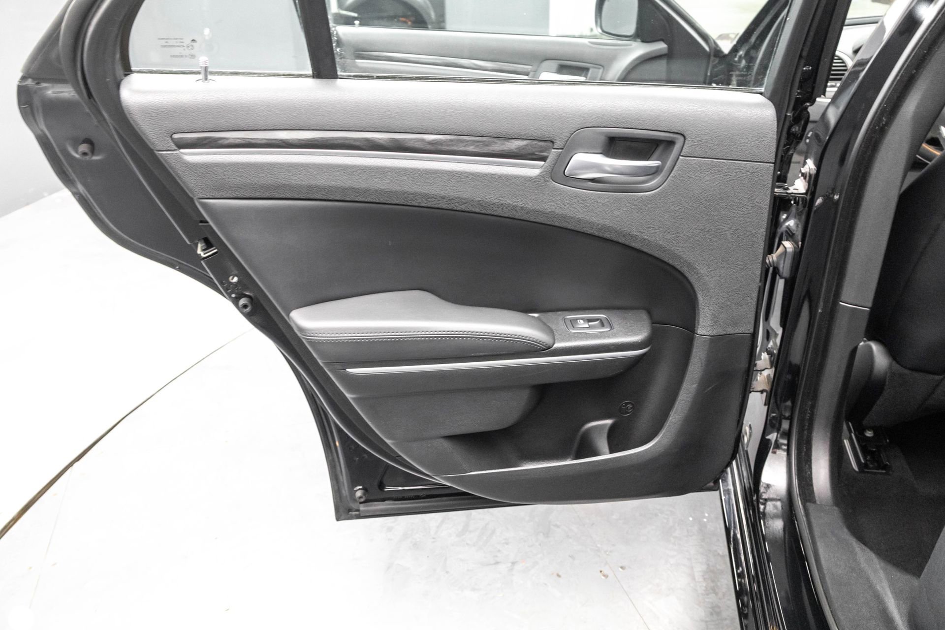 Used 2022 Chrysler 300 Touring w/ Sport Appearance Package image 30