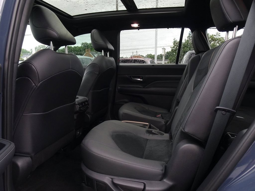 Used 2024 Toyota Grand Highlander AWD Hybrid image 15