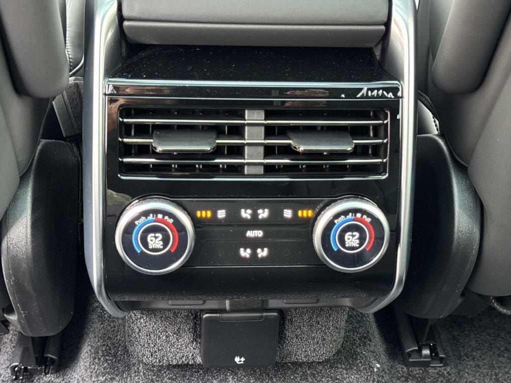 New 2026 Land Rover Range Rover Long Wheelbase SE AWD/4WD image 18
