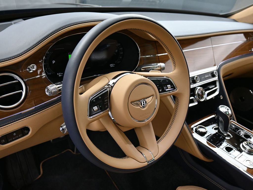 Used 2025 Bentley Flying Spur Plug-In Hybrid image 19