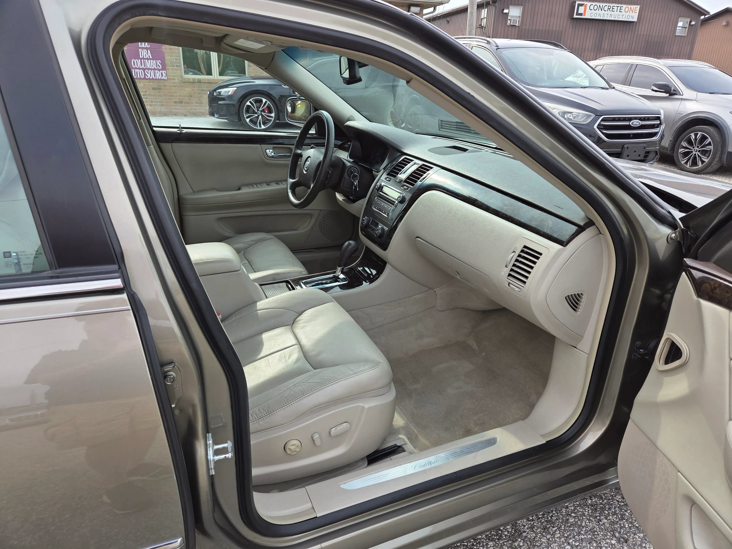 Used 2011 Cadillac DTS Luxury FWD image 21