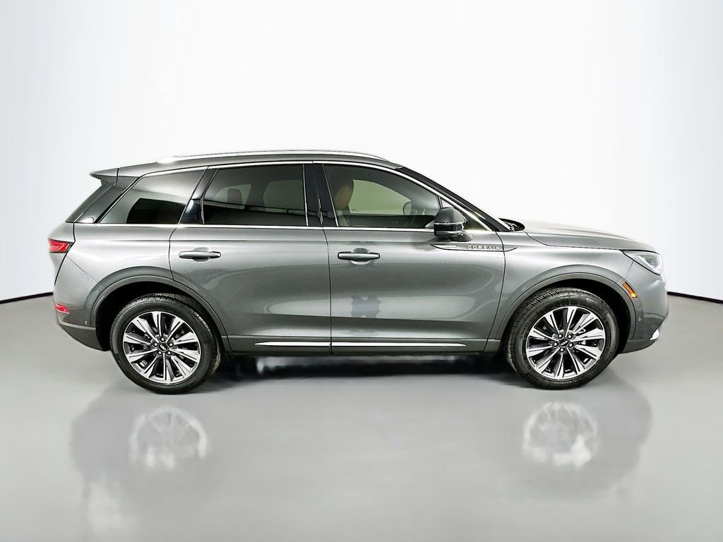 Used 2022 Lincoln Corsair Reserve w/ Elements Package FWD image 4