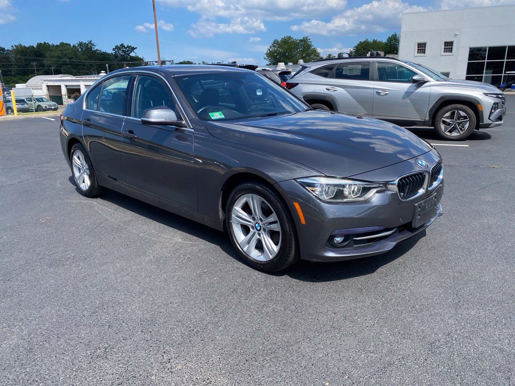 Used 2018 BMW 330i xDrive Sedan w/ Convenience Package AWD/4WD image 1