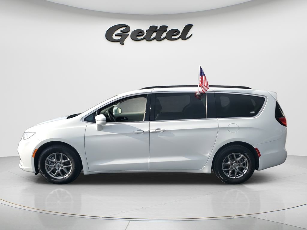Used 2021 Chrysler Pacifica Touring image 3