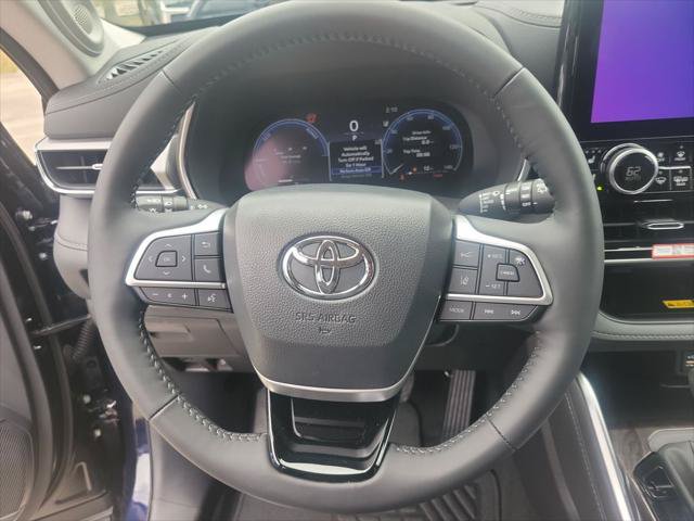 Certified 2026 Toyota Highlander Platinum AWD/4WD image 19