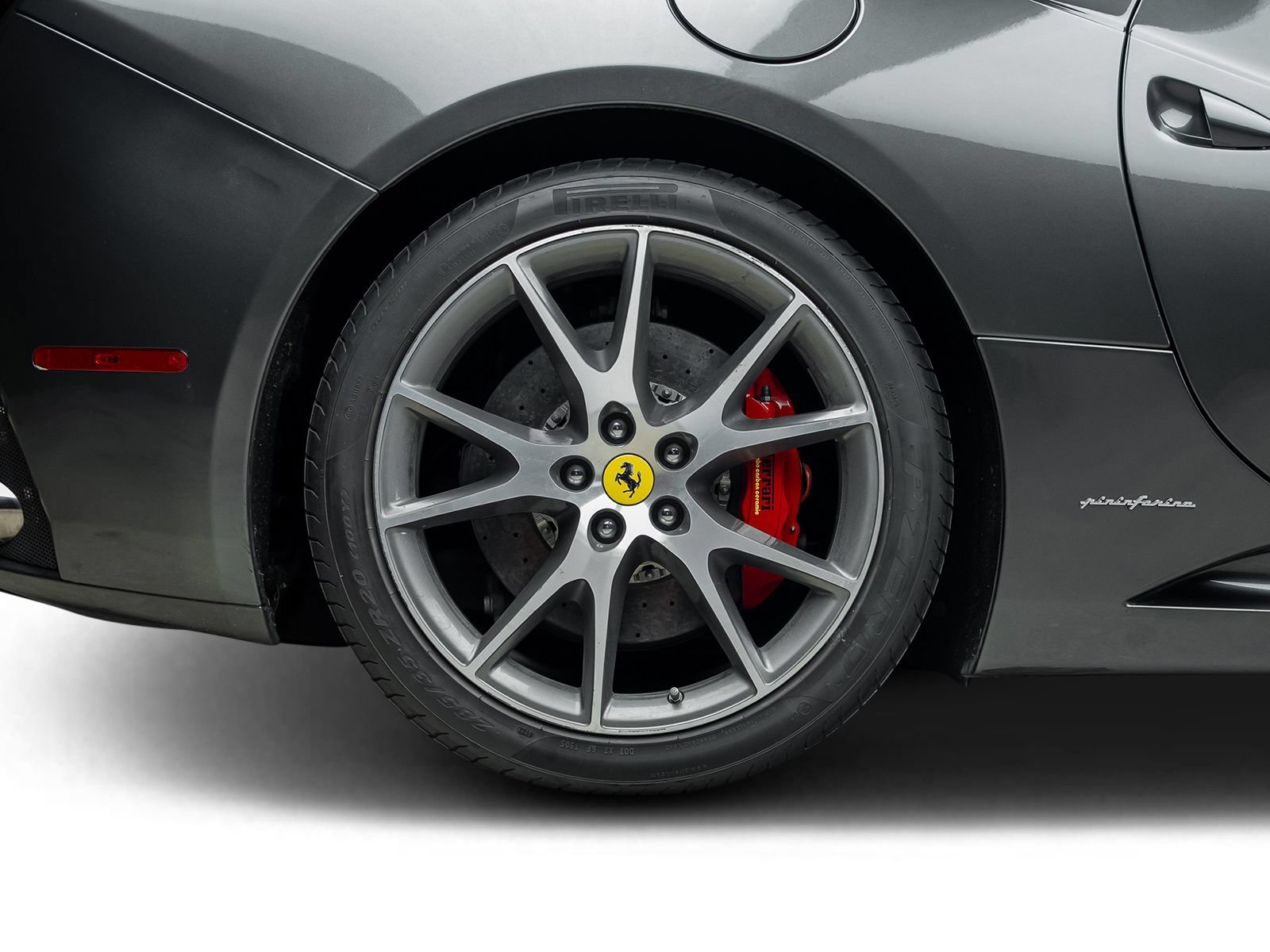 Used 2010 Ferrari California RWD image 32
