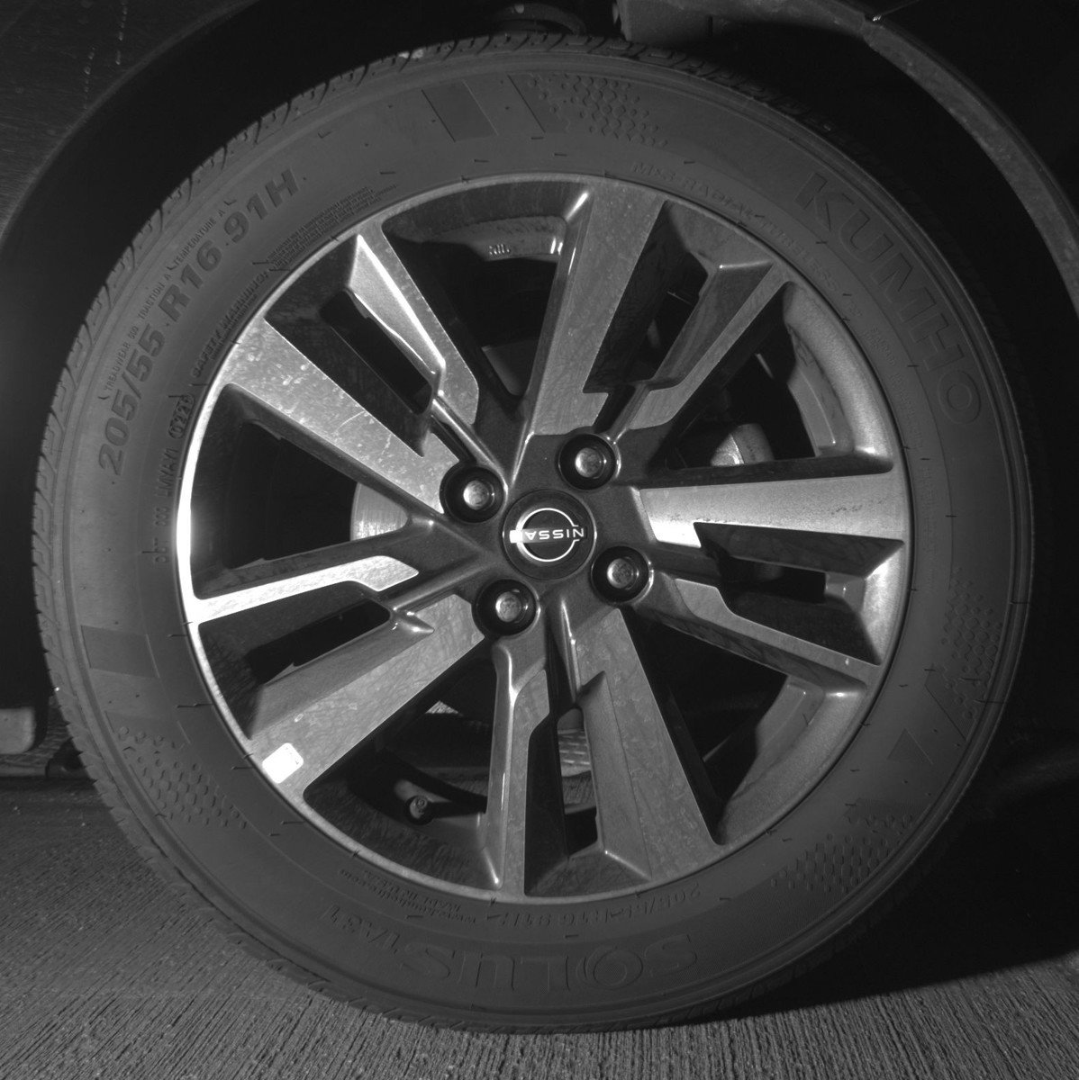 Used 2025 Nissan Versa SV image 13