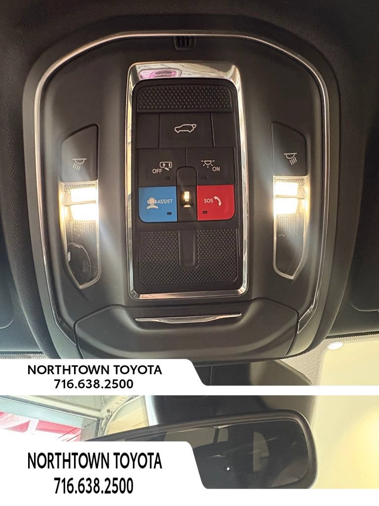 Used 2023 Jeep Grand Cherokee Altitude AWD/4WD image 31
