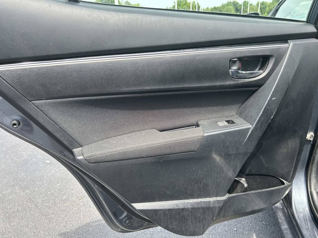 Used 2018 Toyota Corolla LE FWD image 12