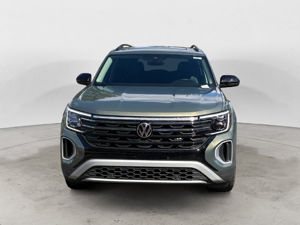Used 2025 Volkswagen Atlas Peak Edition SE AWD/4WD image 2