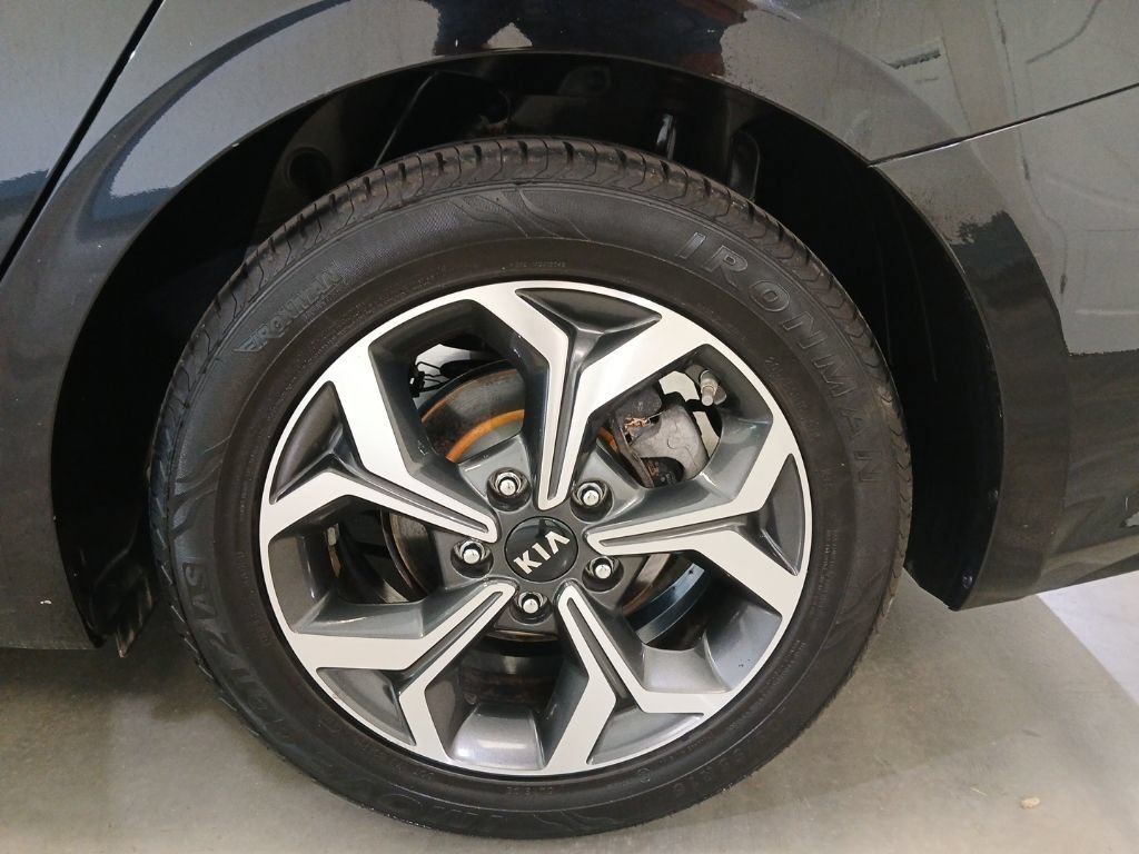 Used 2019 Kia Forte LXS FWD image 14